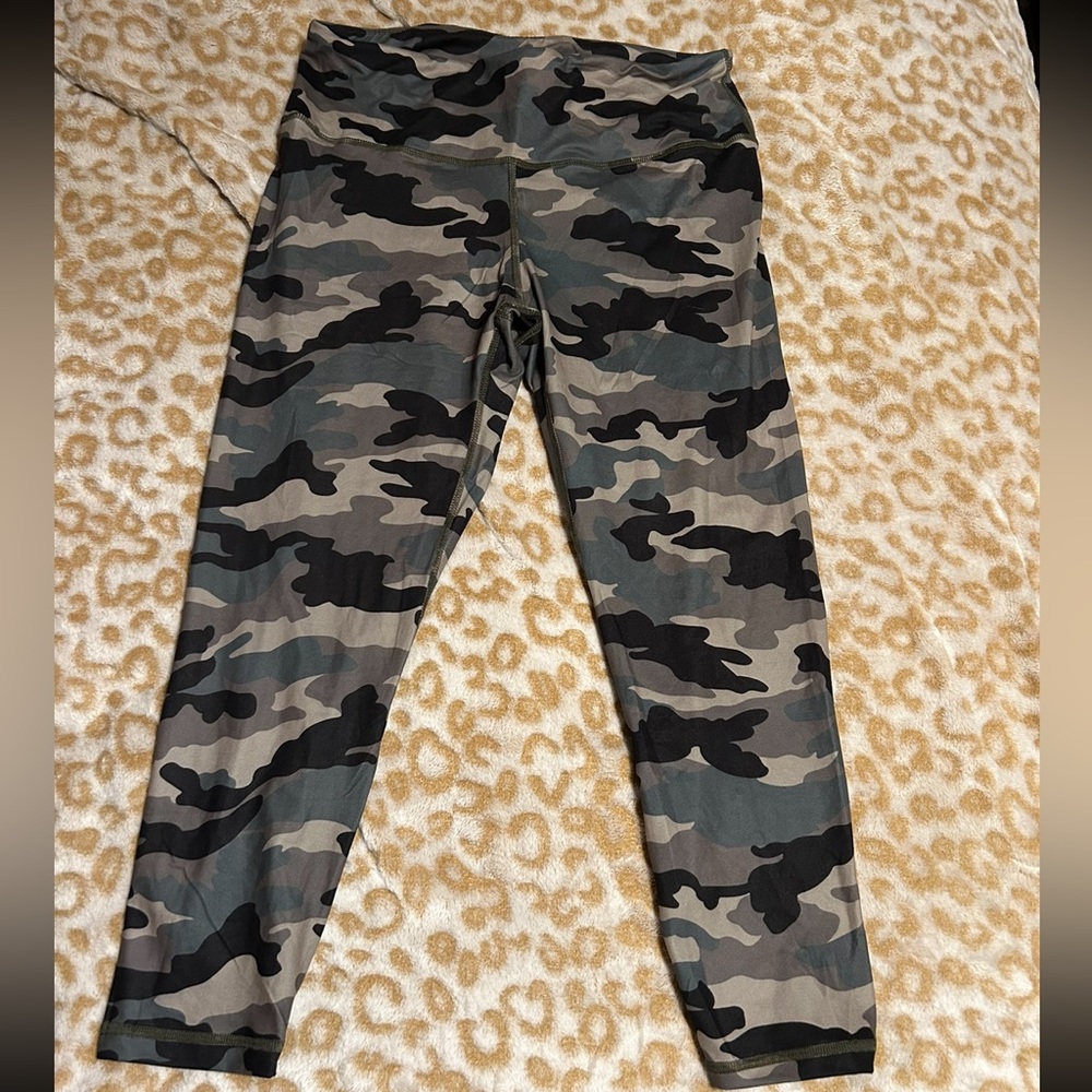 Cropped Camo Leggings